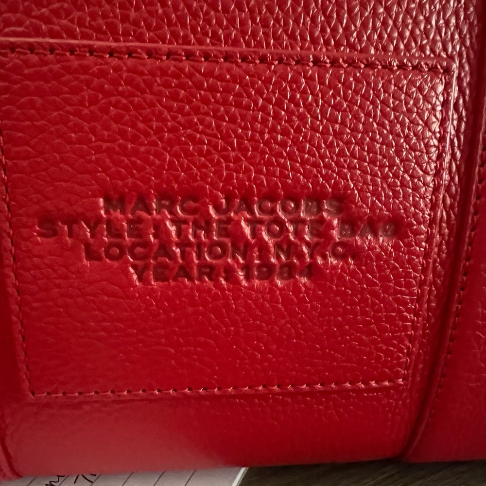 Marc Jacobs leather “The tote” size medium. Smoke free home. - Picture 5 of 6
